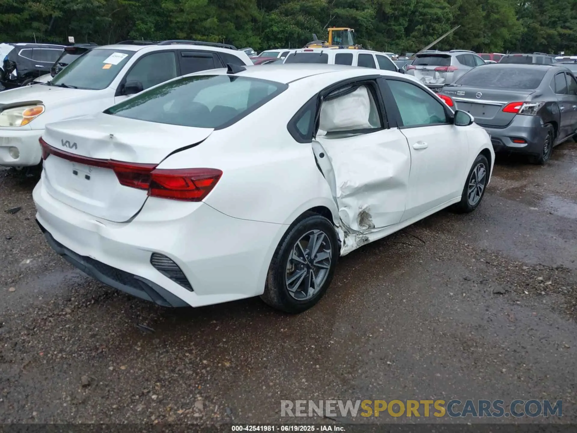 4 Photograph of a damaged car 3KPF24AD8RE732877 KIA FORTE 2024