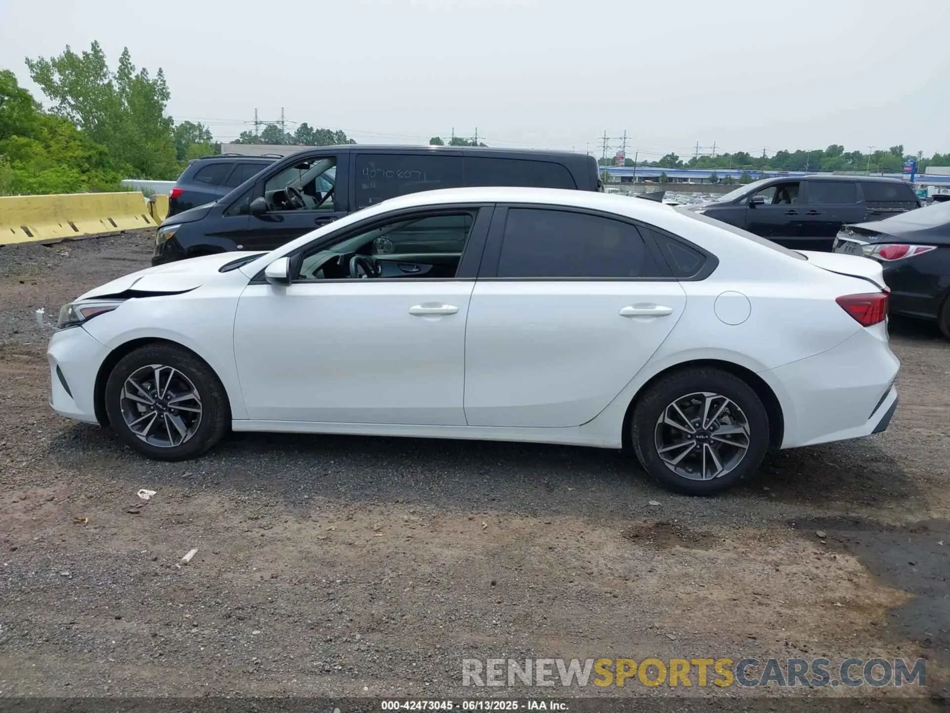 14 Photograph of a damaged car 3KPF24AD8RE742602 KIA FORTE 2024