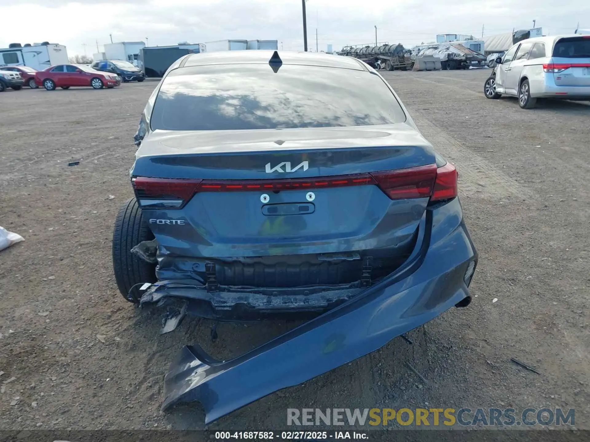 17 Photograph of a damaged car 3KPF24AD8RE765961 KIA FORTE 2024