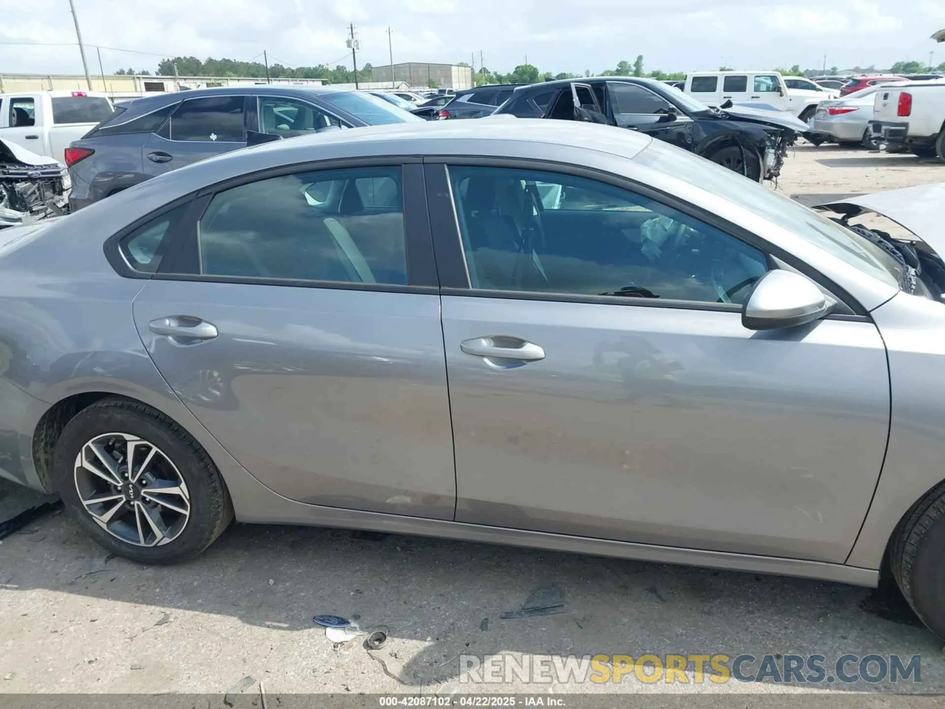14 Photograph of a damaged car 3KPF24AD8RE837693 KIA FORTE 2024