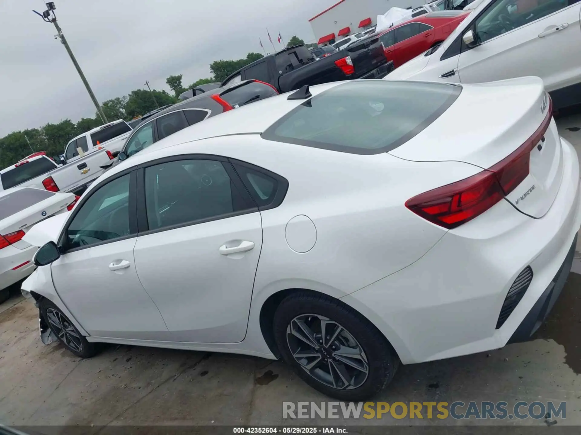 14 Photograph of a damaged car 3KPF24AD9RE698027 KIA FORTE 2024
