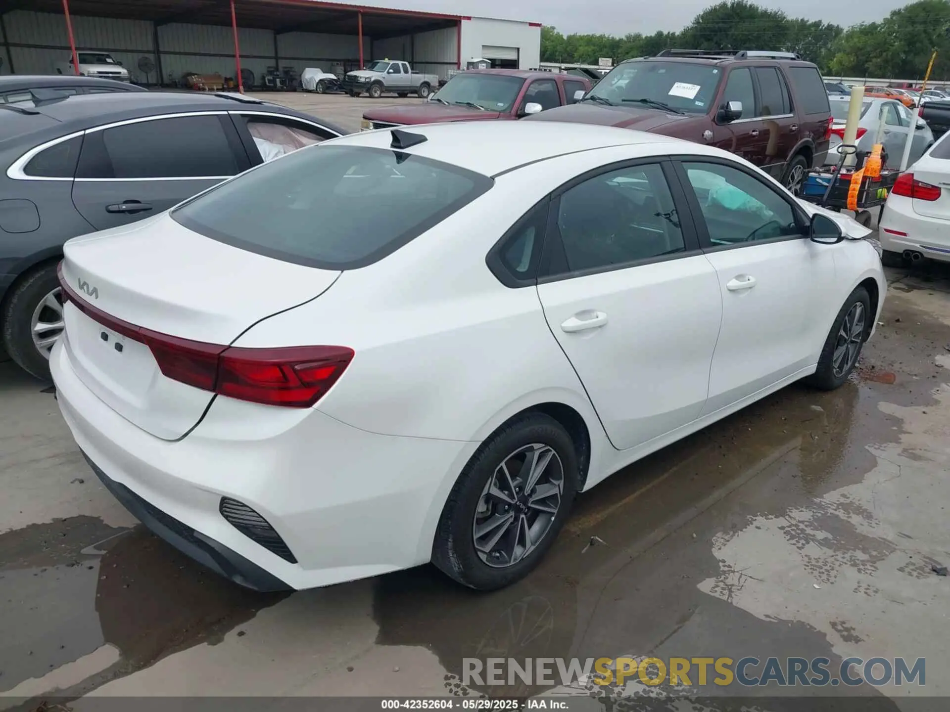 4 Photograph of a damaged car 3KPF24AD9RE698027 KIA FORTE 2024