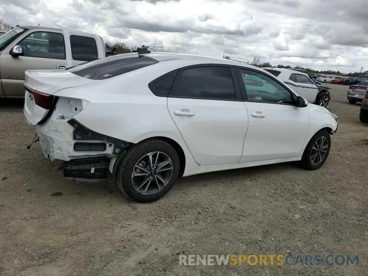 3 Photograph of a damaged car 3KPF24AD9RE727445 KIA FORTE 2024