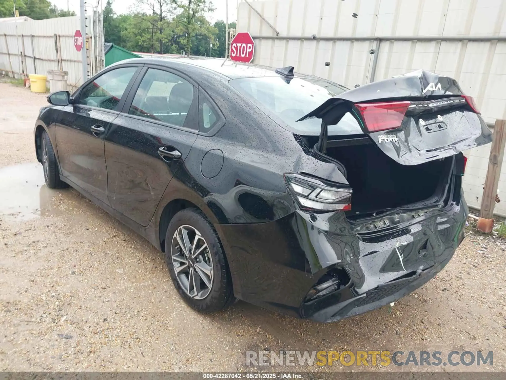3 Photograph of a damaged car 3KPF24AD9RE795261 KIA FORTE 2024