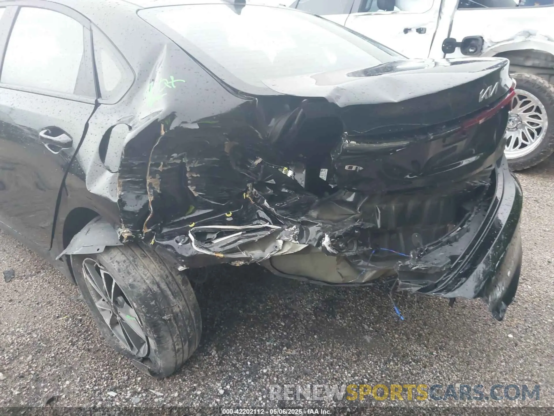 6 Photograph of a damaged car 3KPF24AD9RE807702 KIA FORTE 2024
