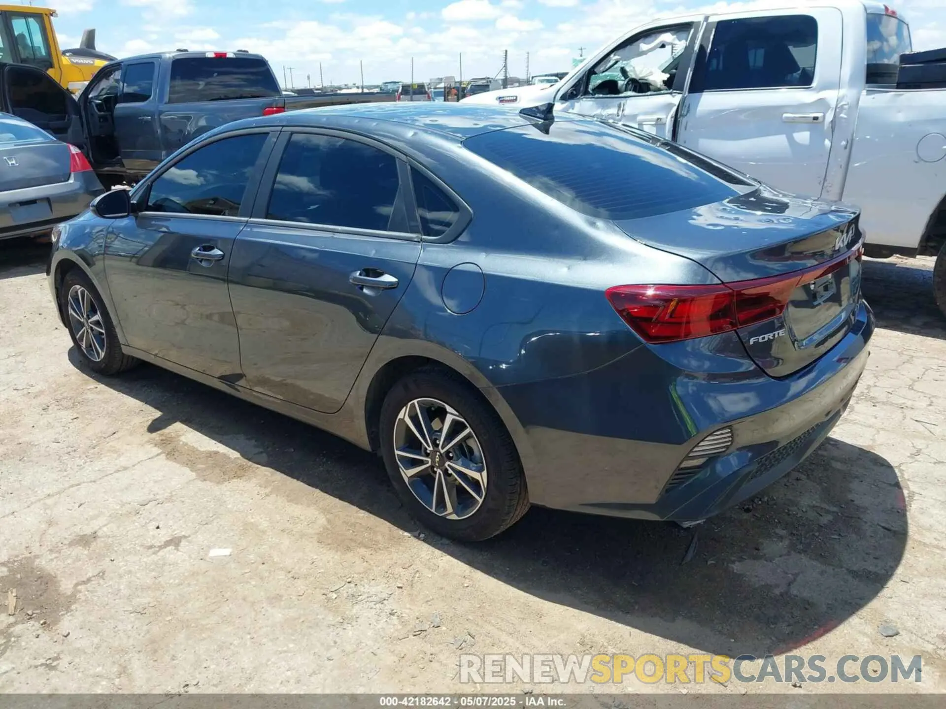 3 Photograph of a damaged car 3KPF24AD9RE819395 KIA FORTE 2024