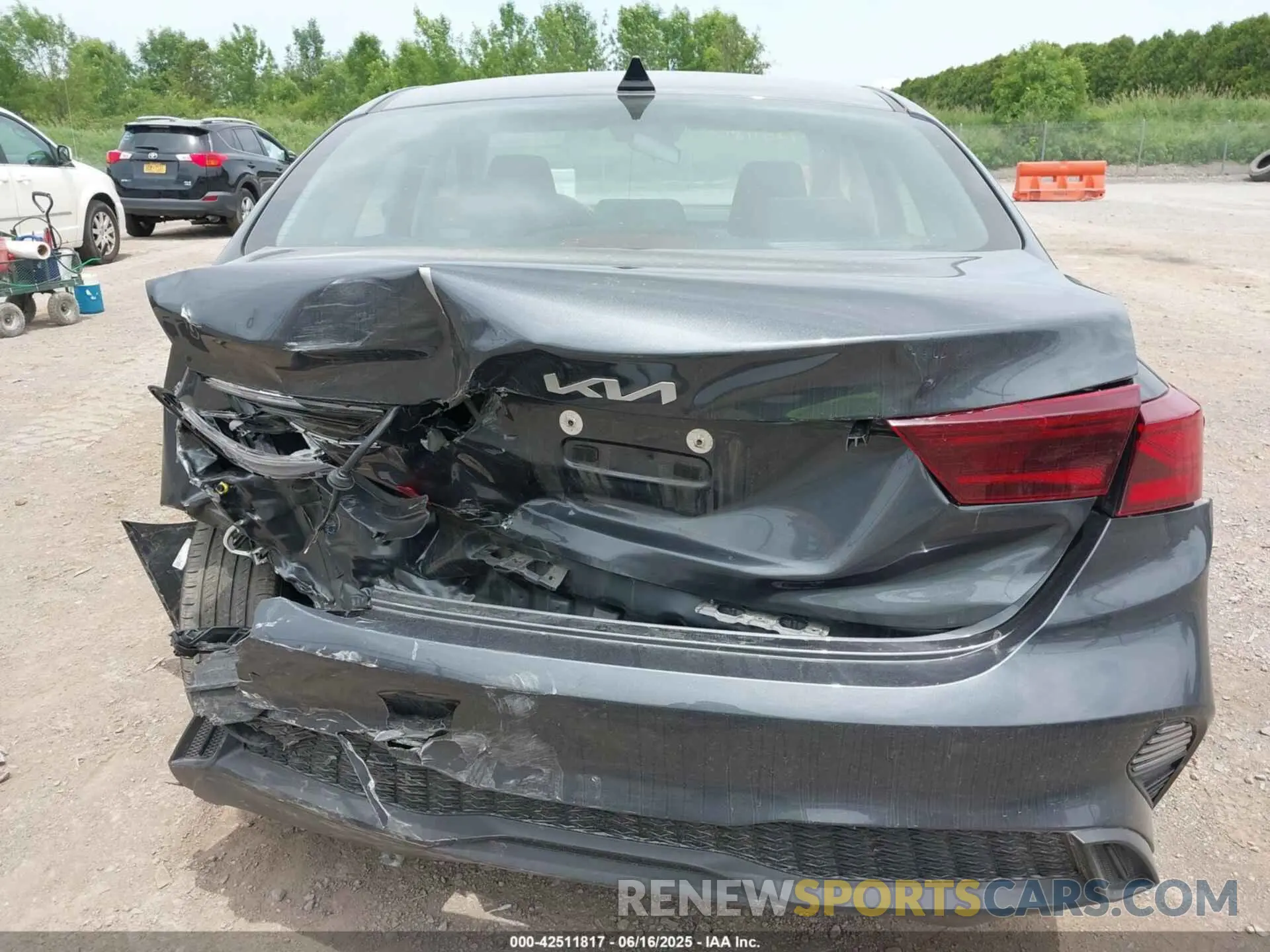 16 Photograph of a damaged car 3KPF24AD9RE830185 KIA FORTE 2024