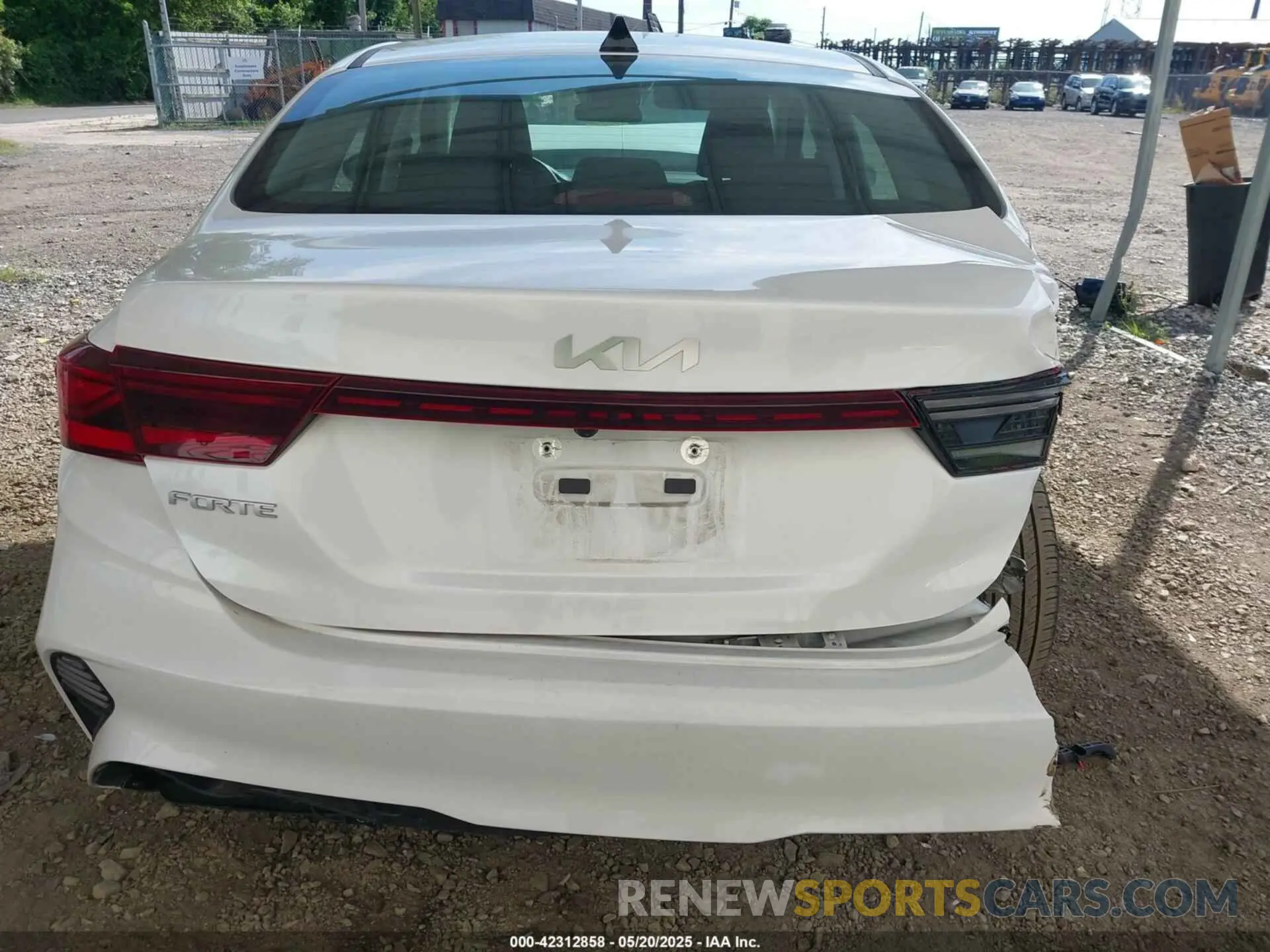 17 Photograph of a damaged car 3KPF24AD9REH34172 KIA FORTE 2024