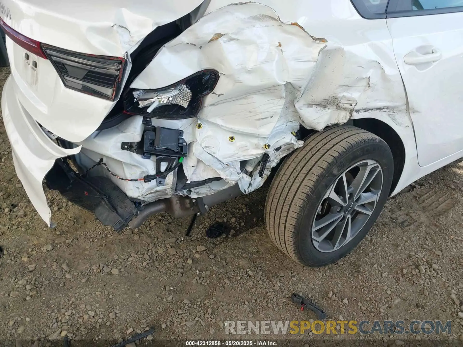 18 Photograph of a damaged car 3KPF24AD9REH34172 KIA FORTE 2024