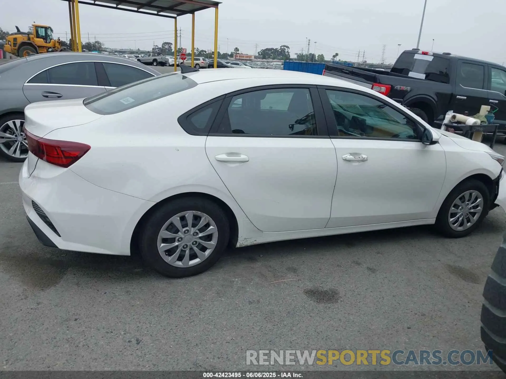 13 Photograph of a damaged car 3KPF24ADXRE690566 KIA FORTE 2024