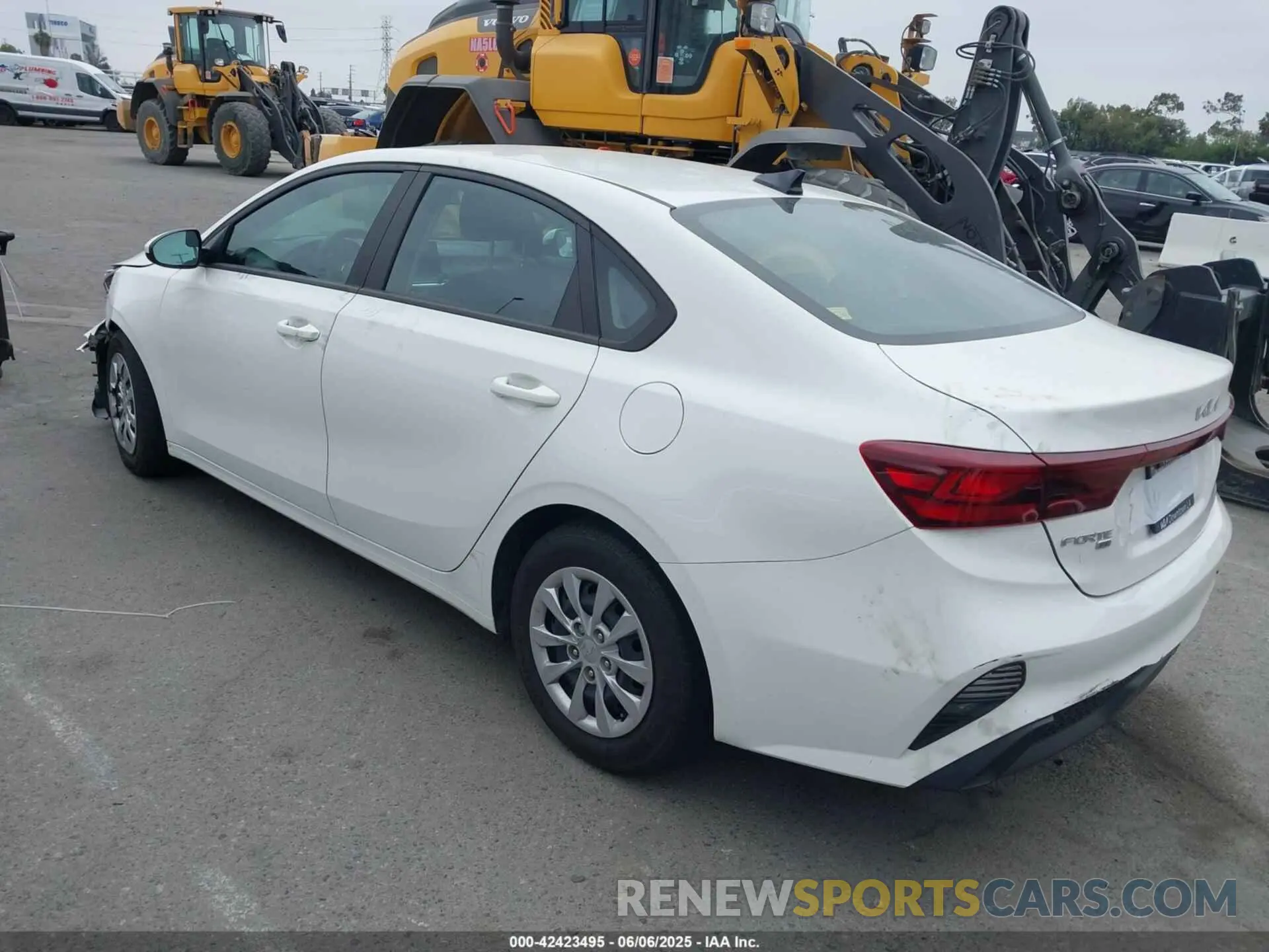 3 Photograph of a damaged car 3KPF24ADXRE690566 KIA FORTE 2024