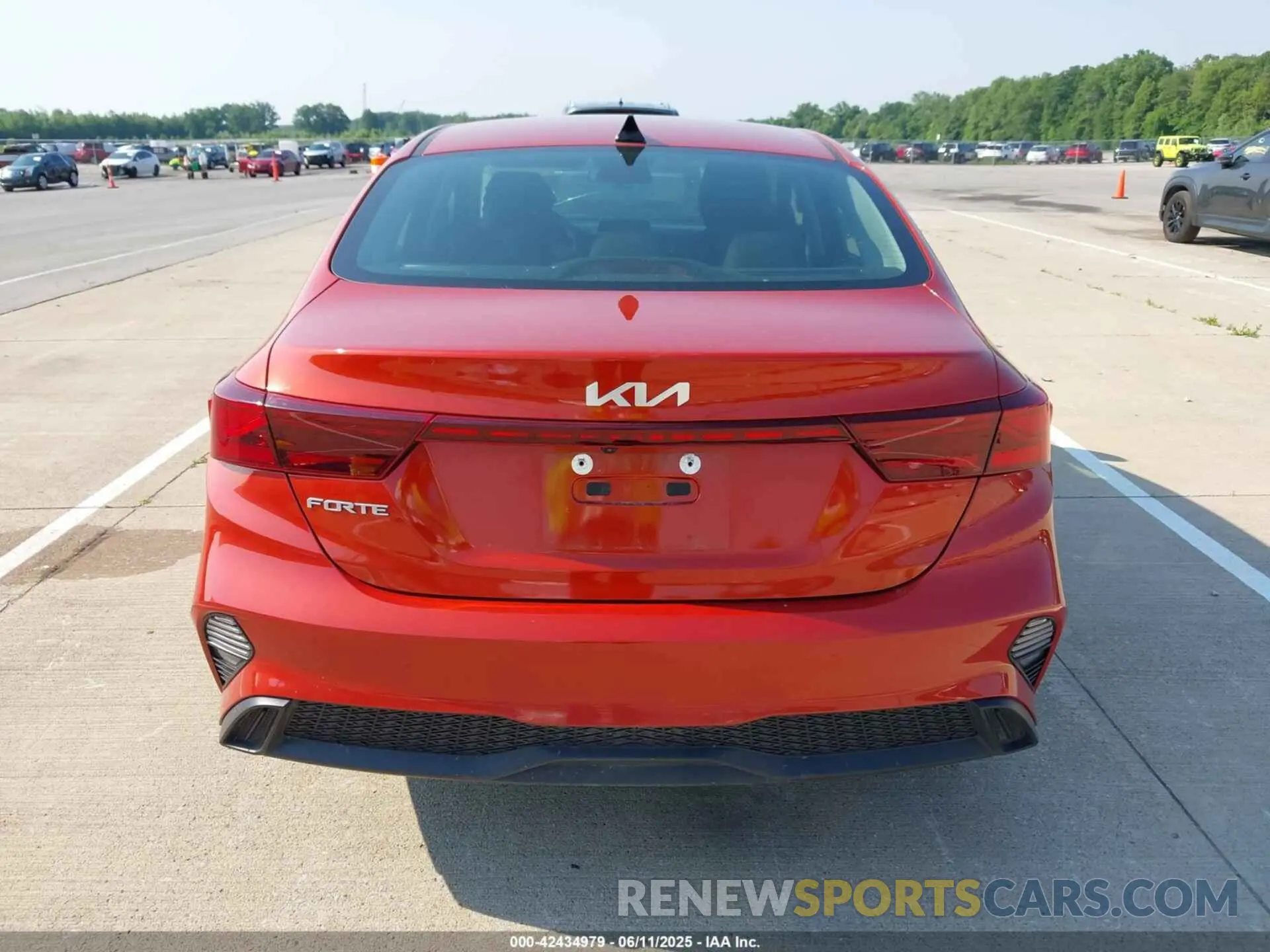 16 Photograph of a damaged car 3KPF24ADXRE702859 KIA FORTE 2024