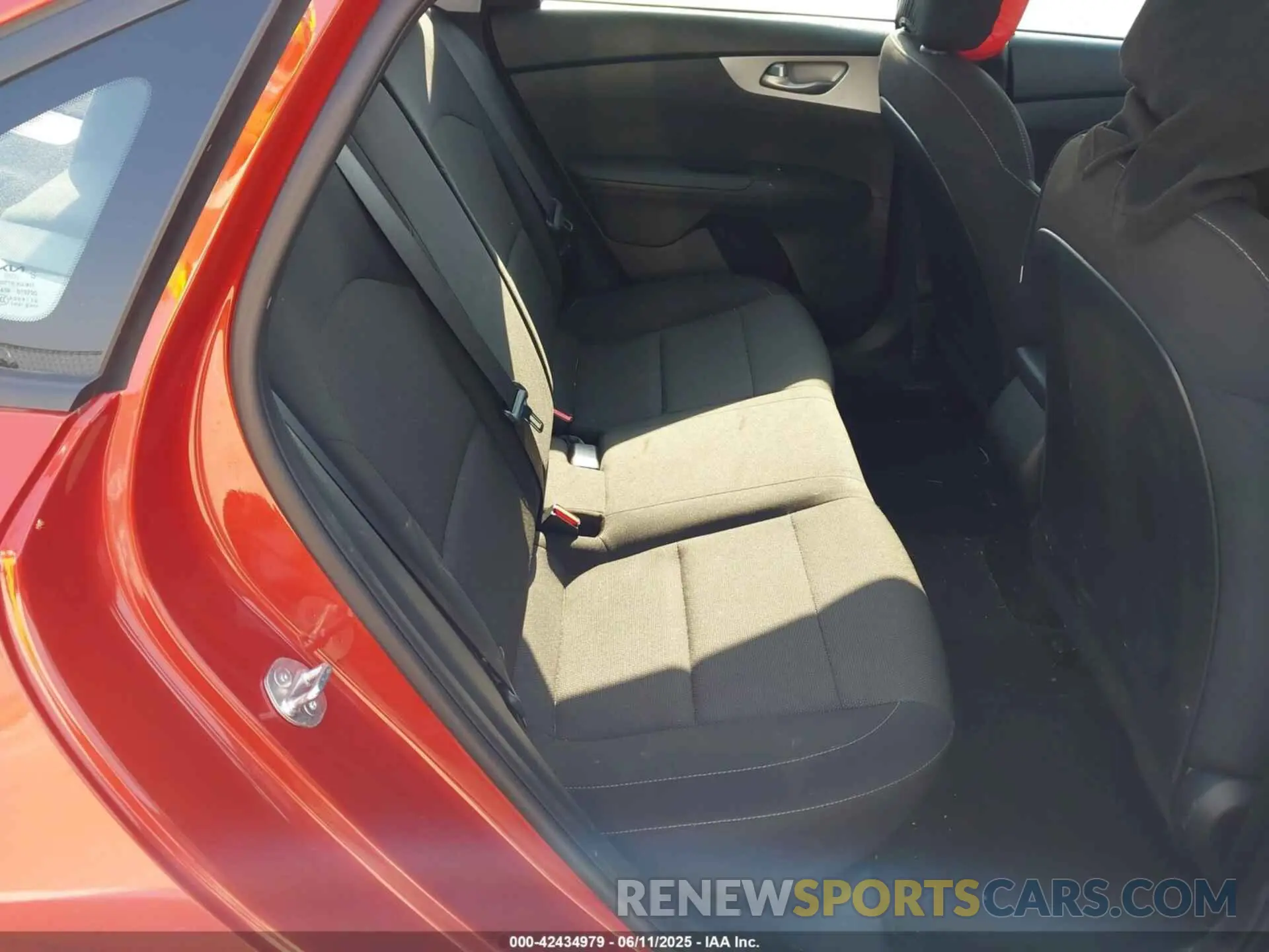 8 Photograph of a damaged car 3KPF24ADXRE702859 KIA FORTE 2024