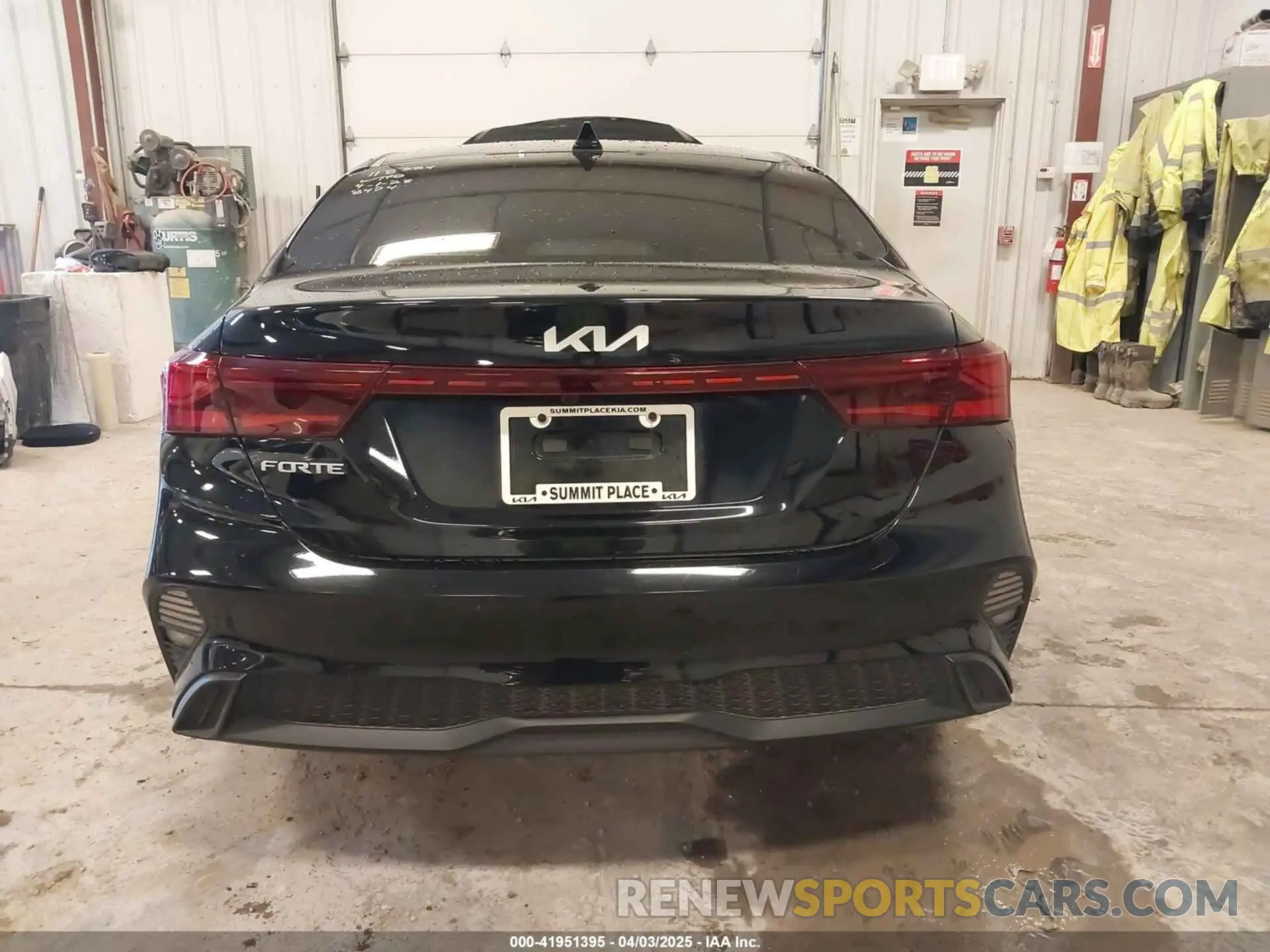 16 Photograph of a damaged car 3KPF24ADXRE728474 KIA FORTE 2024