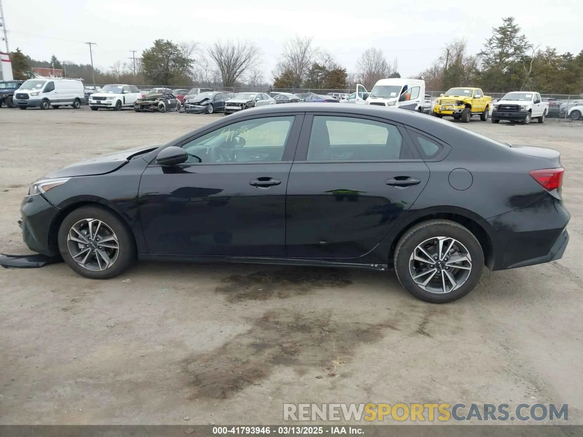 15 Photograph of a damaged car 3KPF24ADXRE744271 KIA FORTE 2024