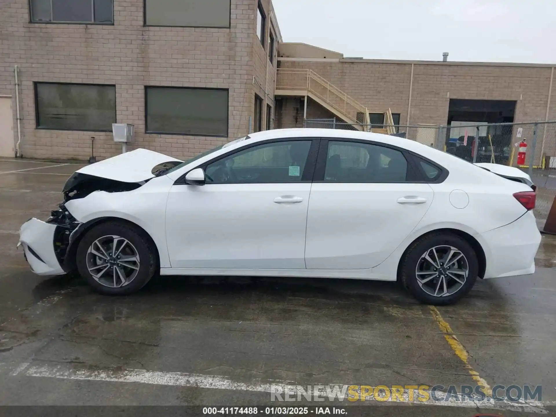 15 Photograph of a damaged car 3KPF24ADXRE777383 KIA FORTE 2024