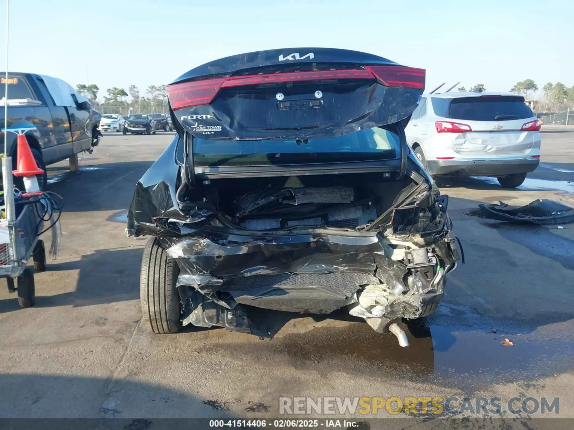 16 Photograph of a damaged car 3KPF24ADXRE824413 KIA FORTE 2024