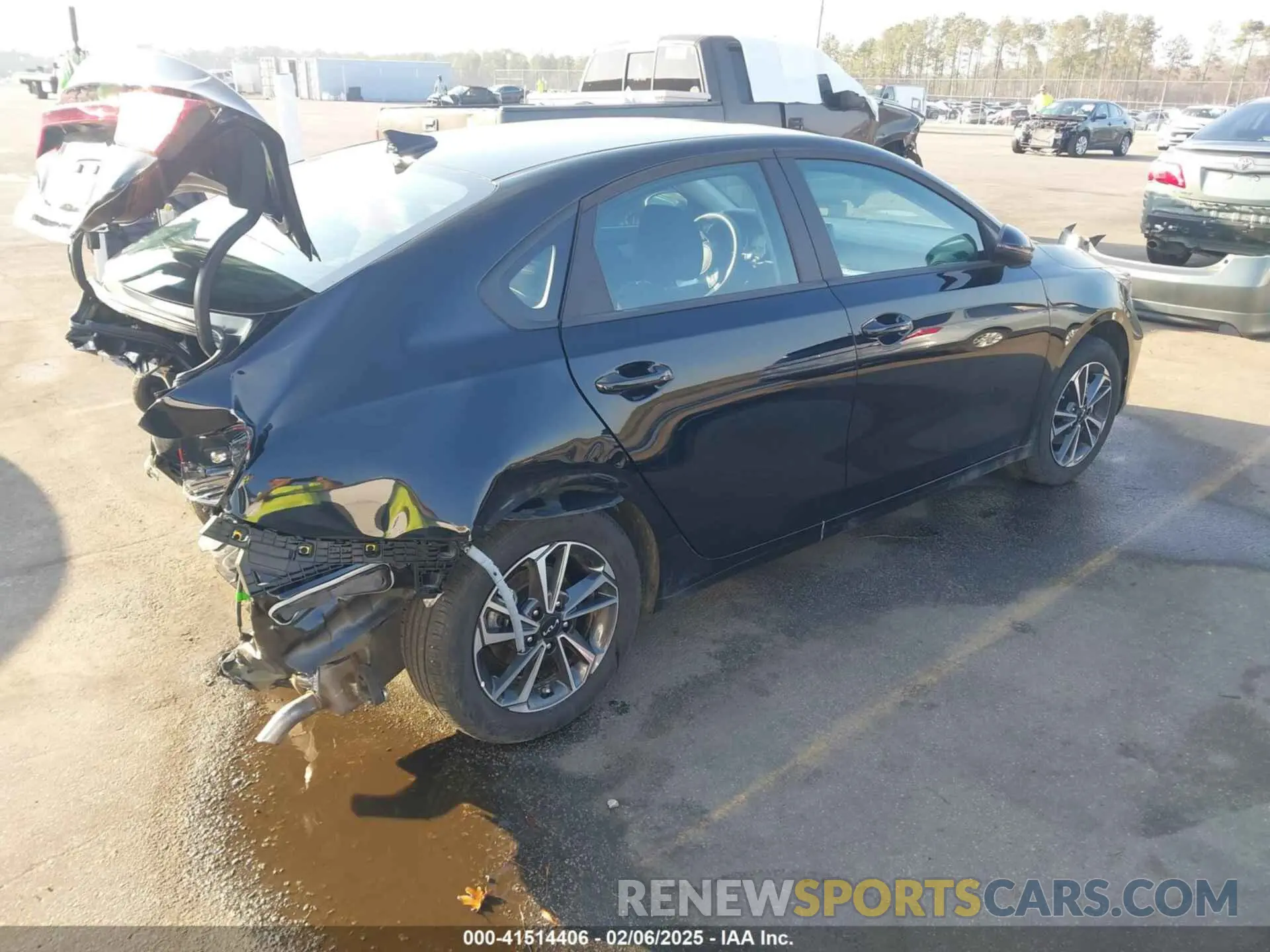 4 Photograph of a damaged car 3KPF24ADXRE824413 KIA FORTE 2024