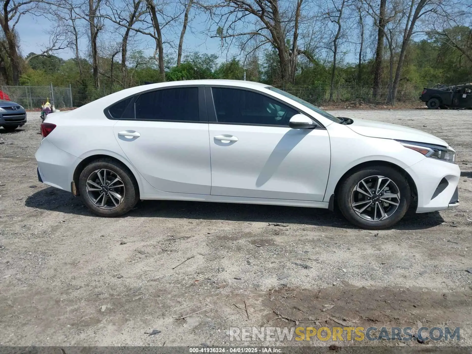 13 Photograph of a damaged car 3KPF24ADXRE827277 KIA FORTE 2024