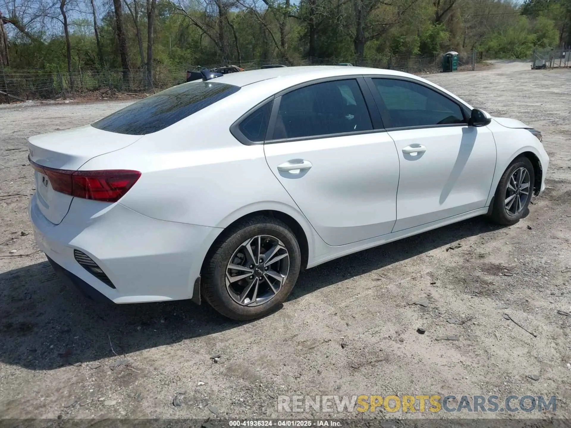 4 Photograph of a damaged car 3KPF24ADXRE827277 KIA FORTE 2024