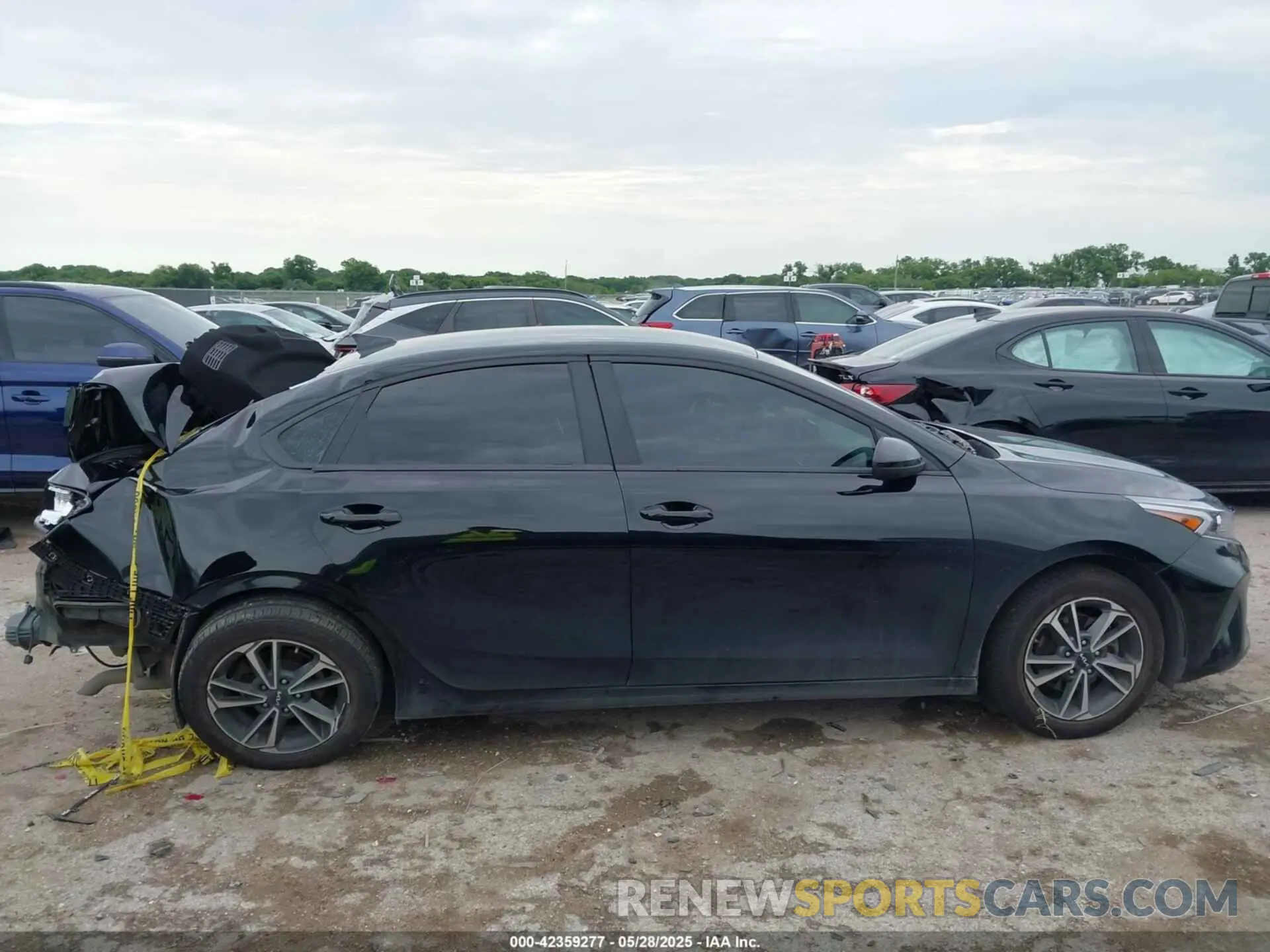 13 Photograph of a damaged car 3KPF24ADXRE837923 KIA FORTE 2024