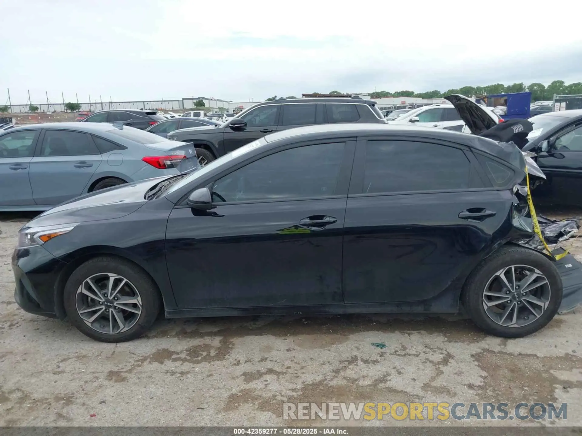 14 Photograph of a damaged car 3KPF24ADXRE837923 KIA FORTE 2024