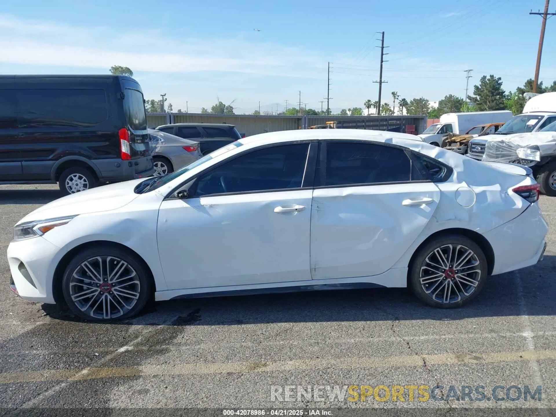 15 Photograph of a damaged car 3KPF44AC5RE699595 KIA FORTE 2024