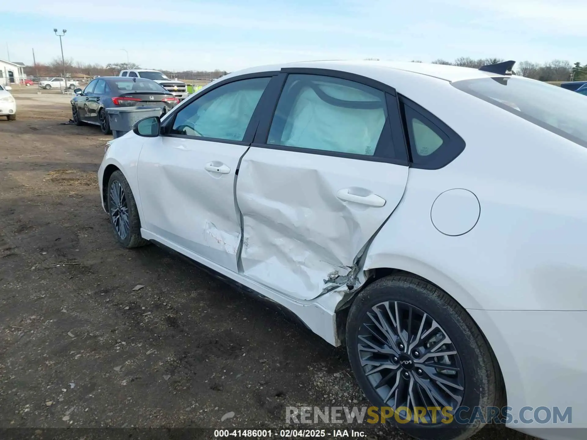 17 Photograph of a damaged car 3KPF54AD2RE806964 KIA FORTE 2024
