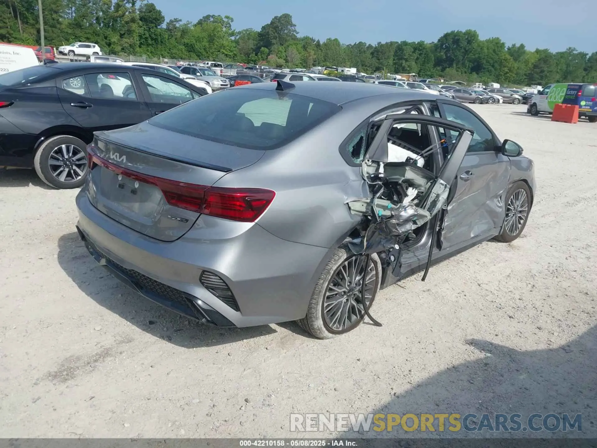 4 Photograph of a damaged car 3KPF54AD3RE748685 KIA FORTE 2024
