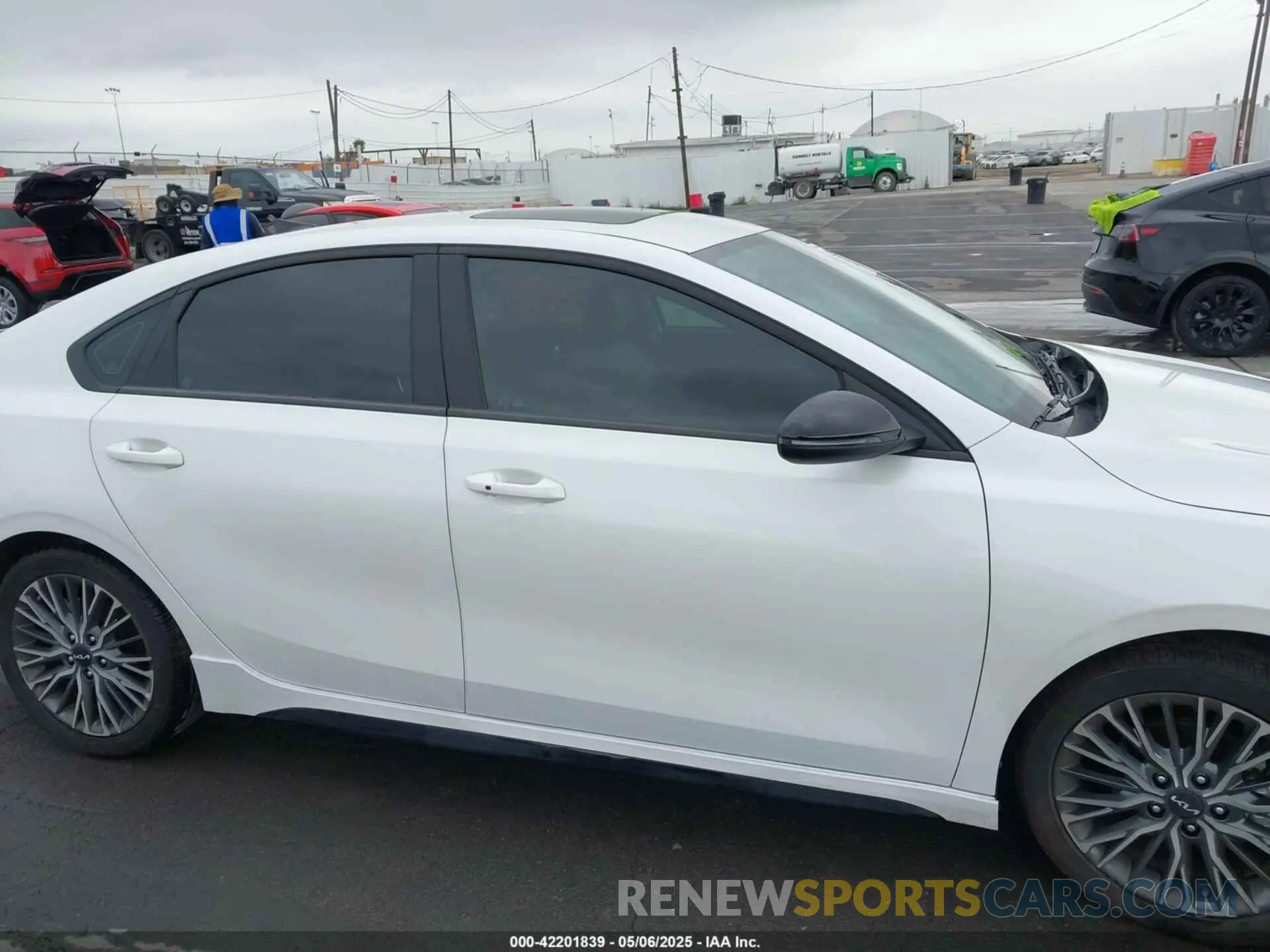 13 Photograph of a damaged car 3KPF54AD3RE788927 KIA FORTE 2024
