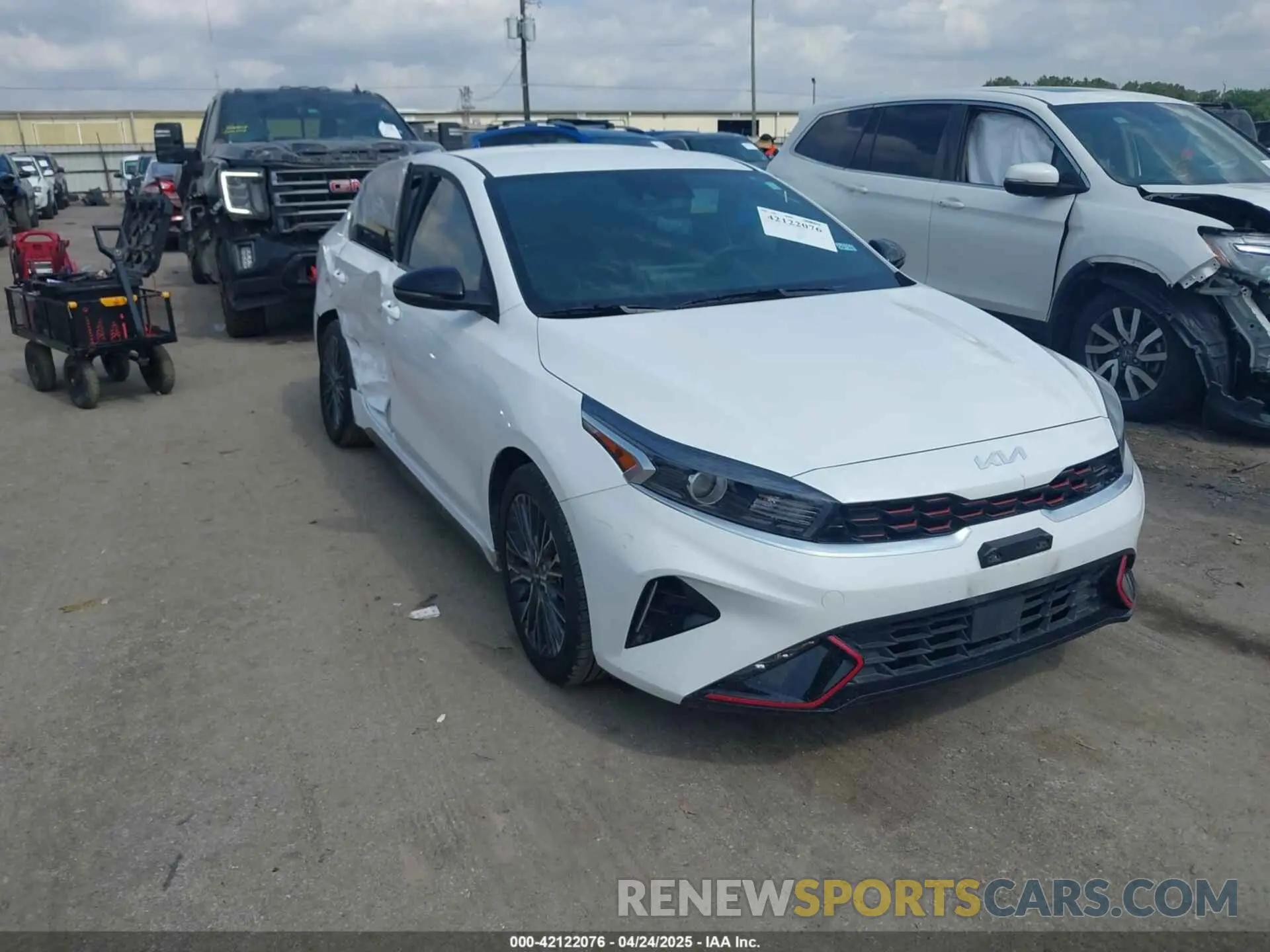 1 Photograph of a damaged car 3KPF54AD3RE825782 KIA FORTE 2024