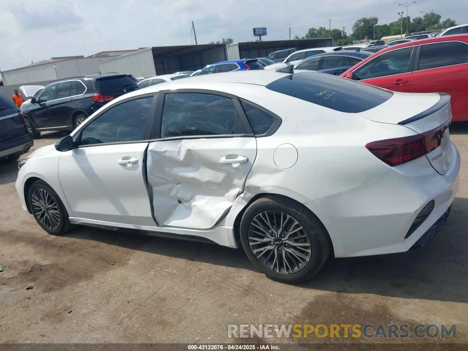 14 Photograph of a damaged car 3KPF54AD3RE825782 KIA FORTE 2024