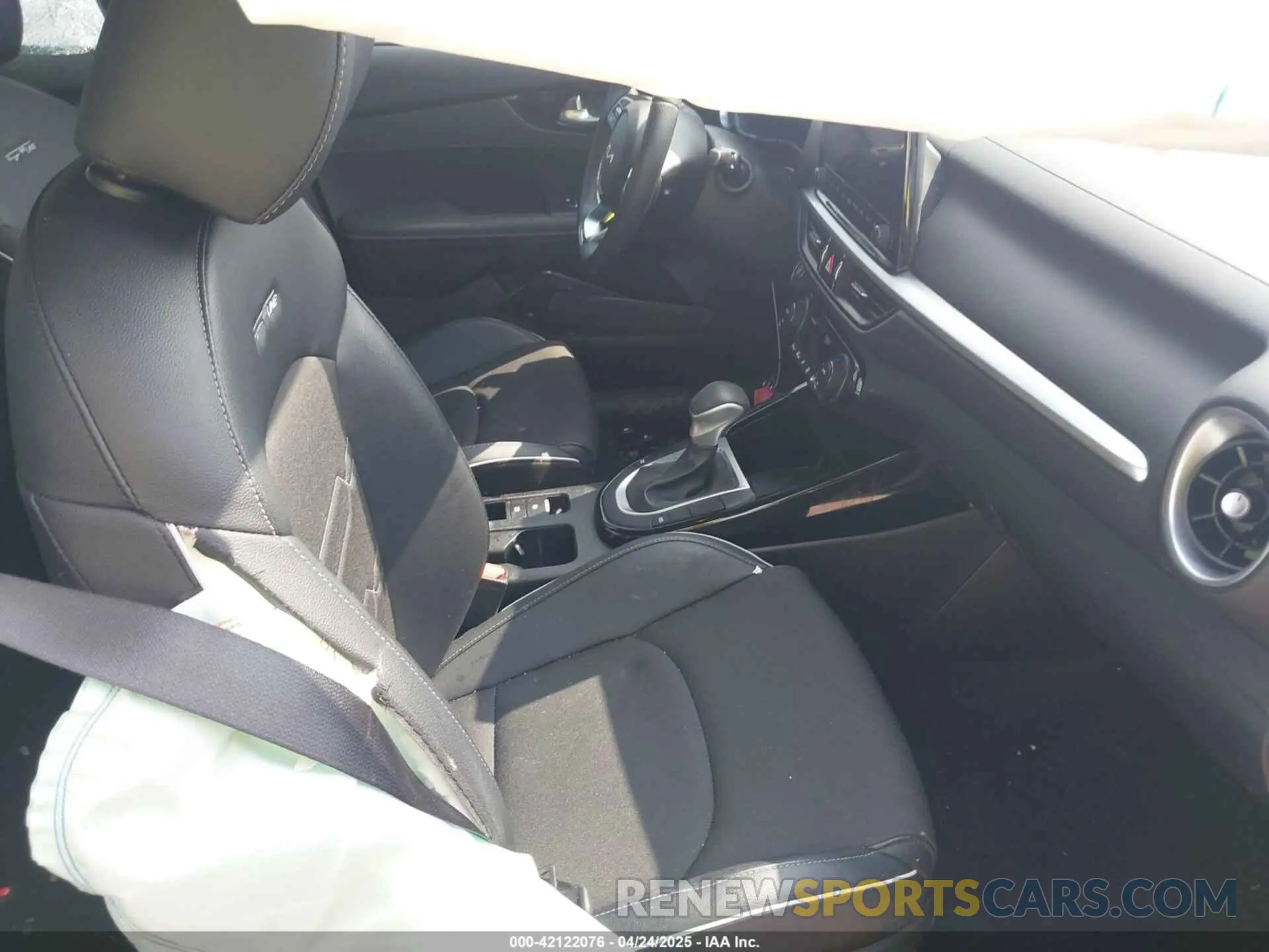 5 Photograph of a damaged car 3KPF54AD3RE825782 KIA FORTE 2024