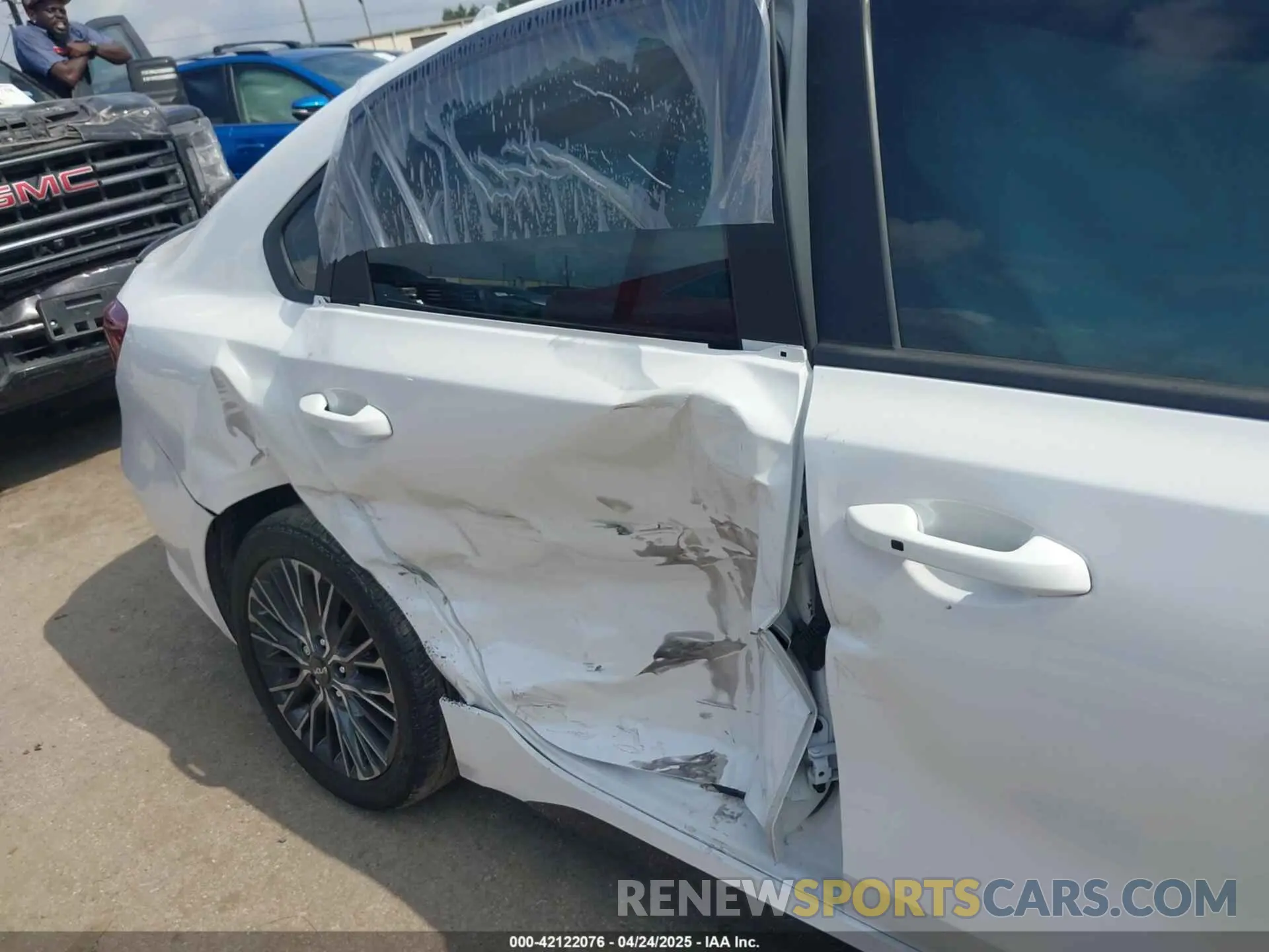 6 Photograph of a damaged car 3KPF54AD3RE825782 KIA FORTE 2024