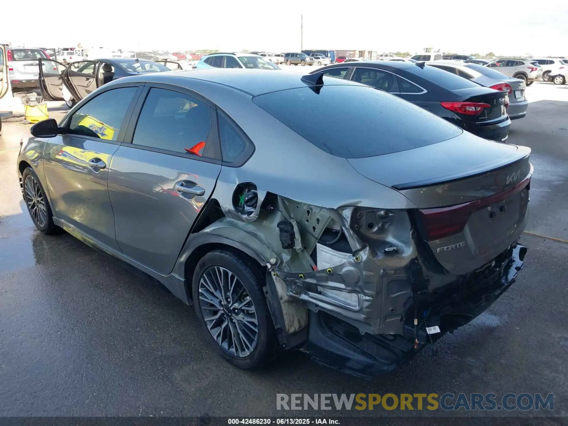 18 Photograph of a damaged car 3KPF54AD4RE745262 KIA FORTE 2024