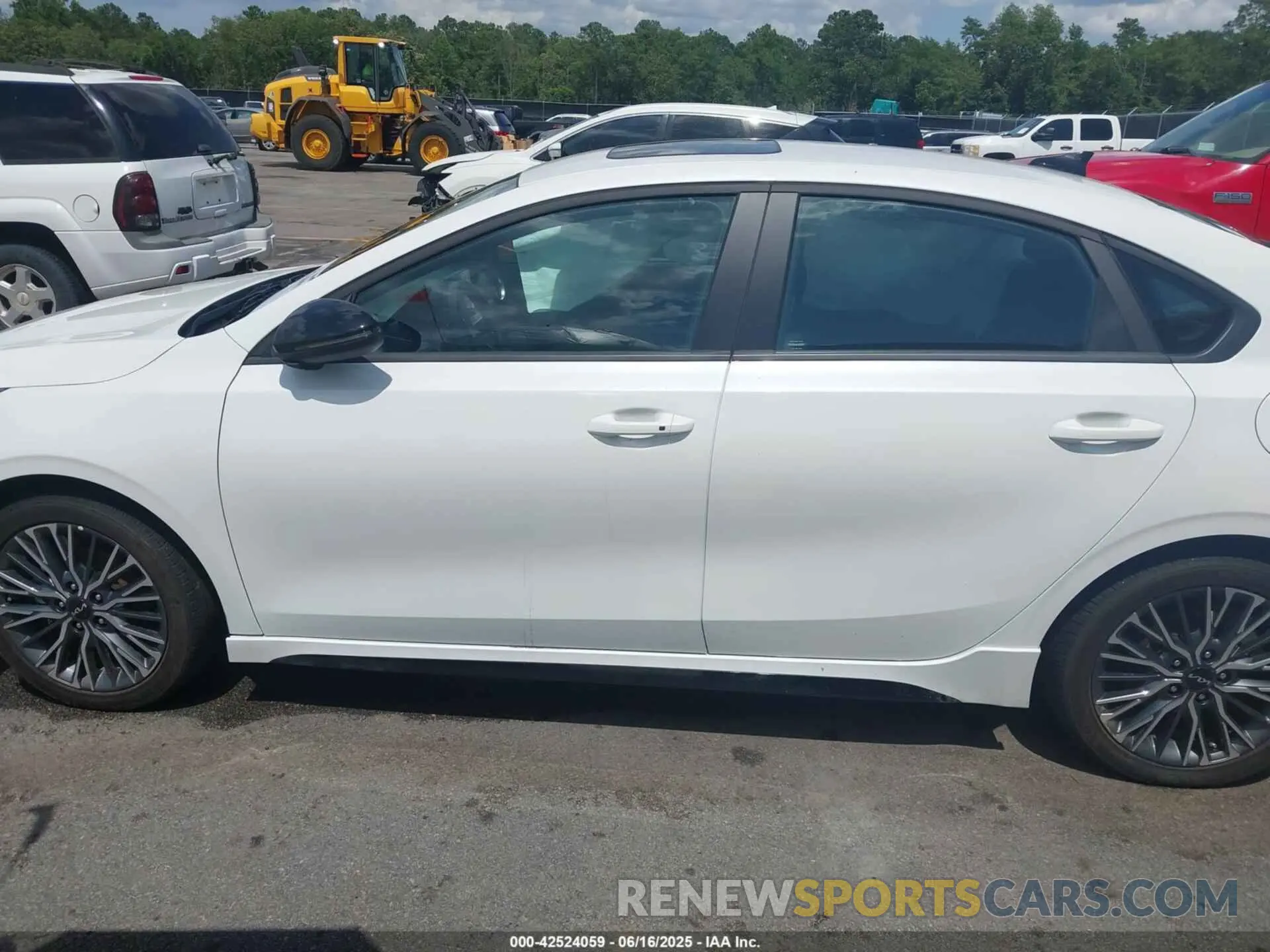 14 Photograph of a damaged car 3KPF54AD6RE824187 KIA FORTE 2024