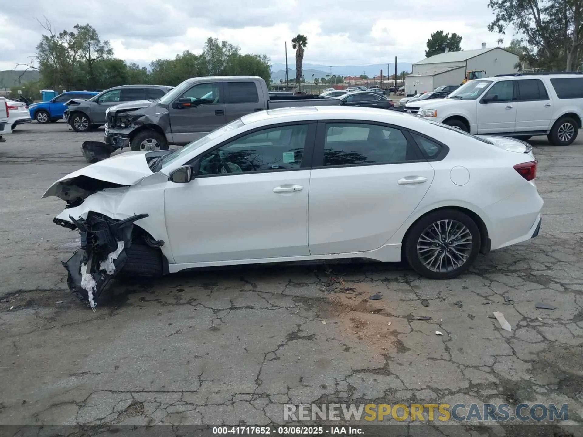 13 Photograph of a damaged car 3KPF54AD6RE839935 KIA FORTE 2024