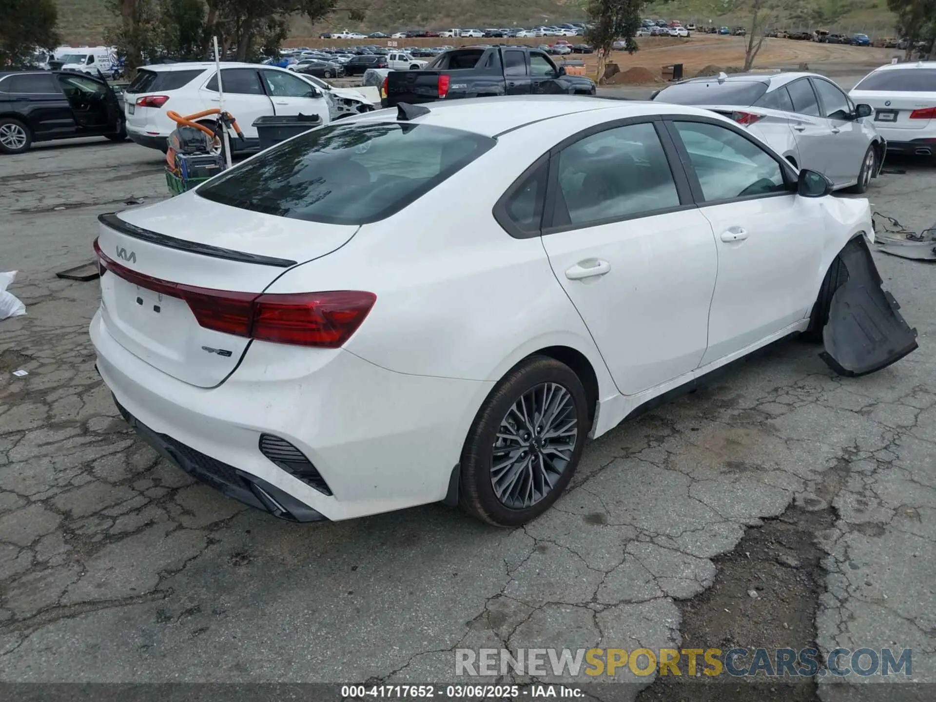 4 Photograph of a damaged car 3KPF54AD6RE839935 KIA FORTE 2024