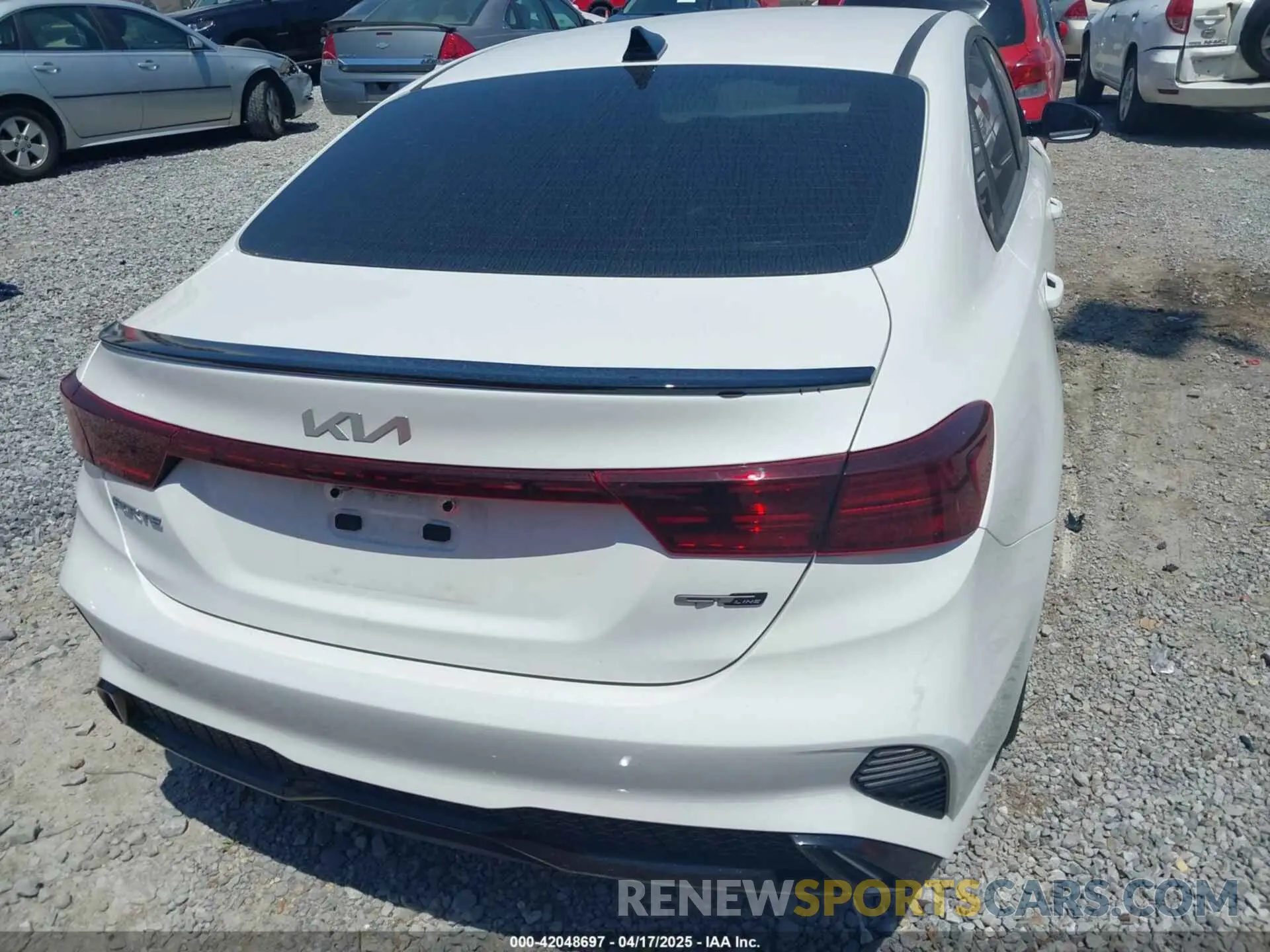 17 Photograph of a damaged car 3KPF54AD7RE692573 KIA FORTE 2024