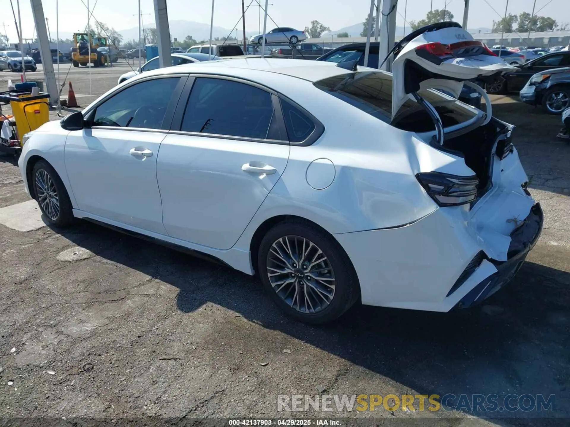 3 Photograph of a damaged car 3KPF54AD7RE785786 KIA FORTE 2024