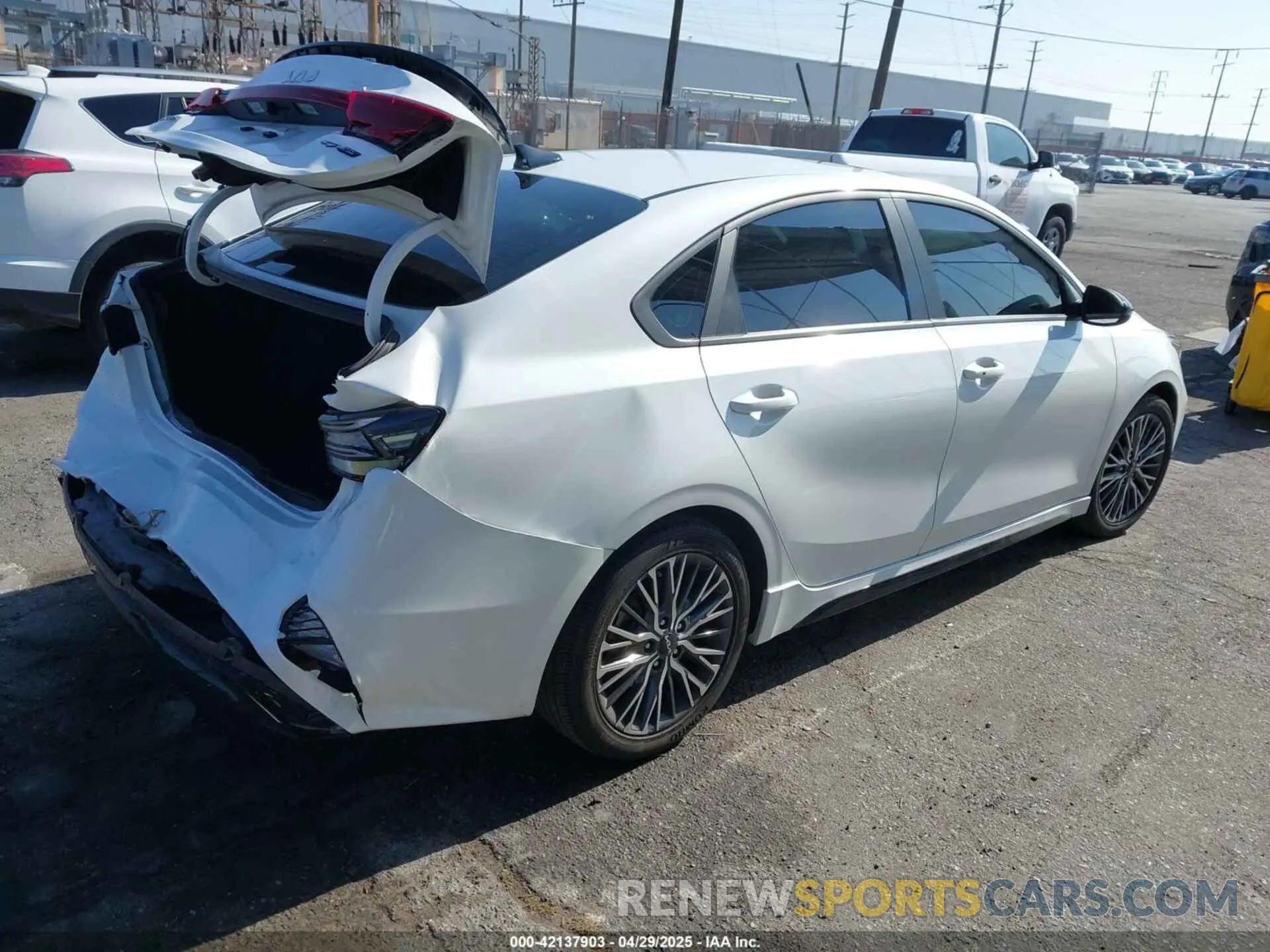 4 Photograph of a damaged car 3KPF54AD7RE785786 KIA FORTE 2024