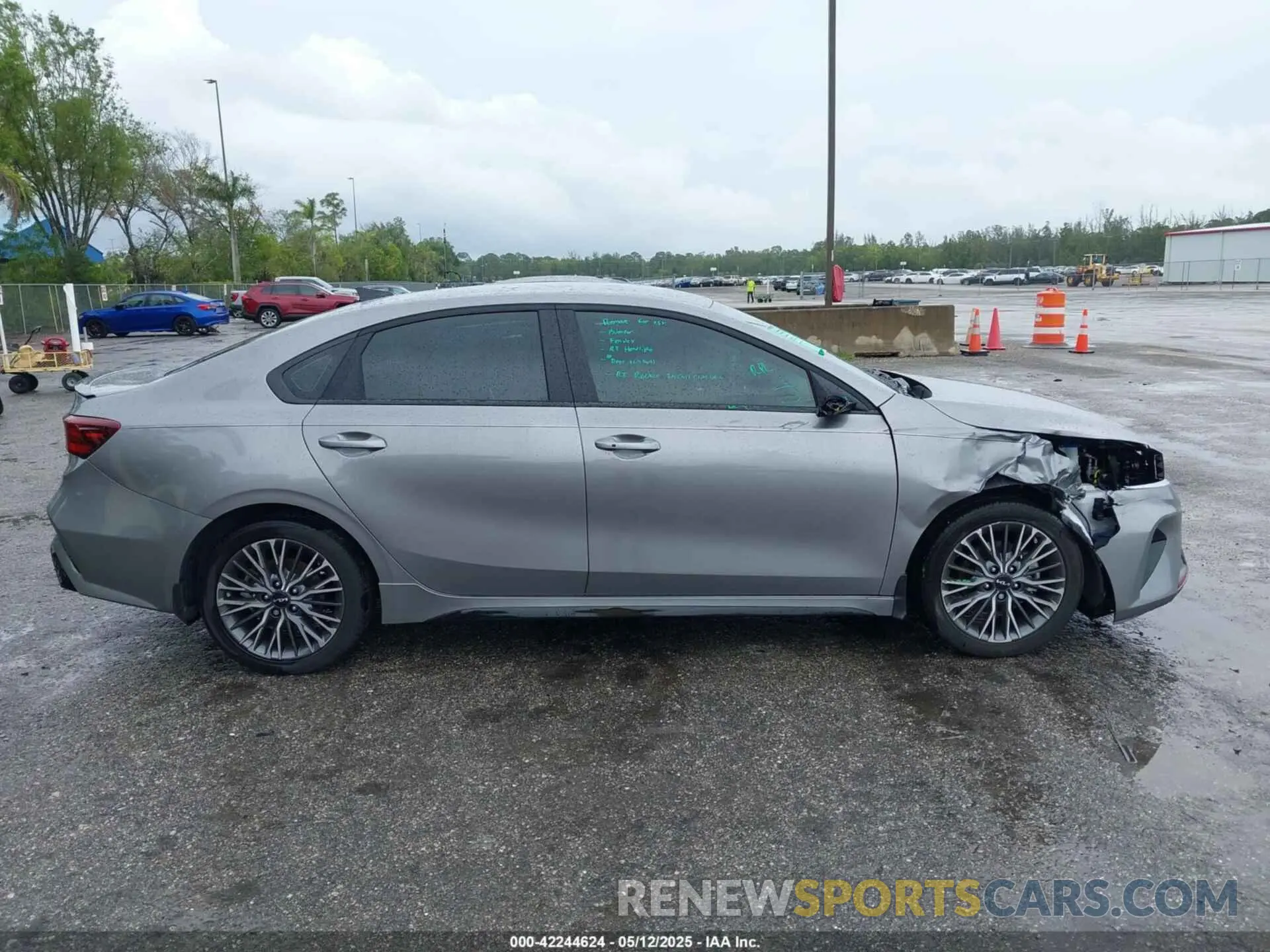 14 Photograph of a damaged car 3KPF54AD8RE828578 KIA FORTE 2024