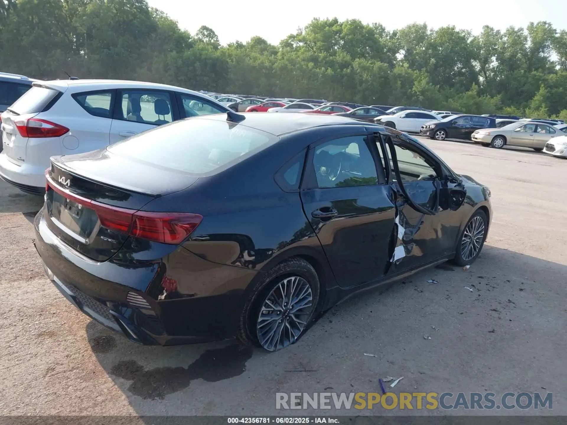 4 Photograph of a damaged car 3KPF54AD9RE783490 KIA FORTE 2024