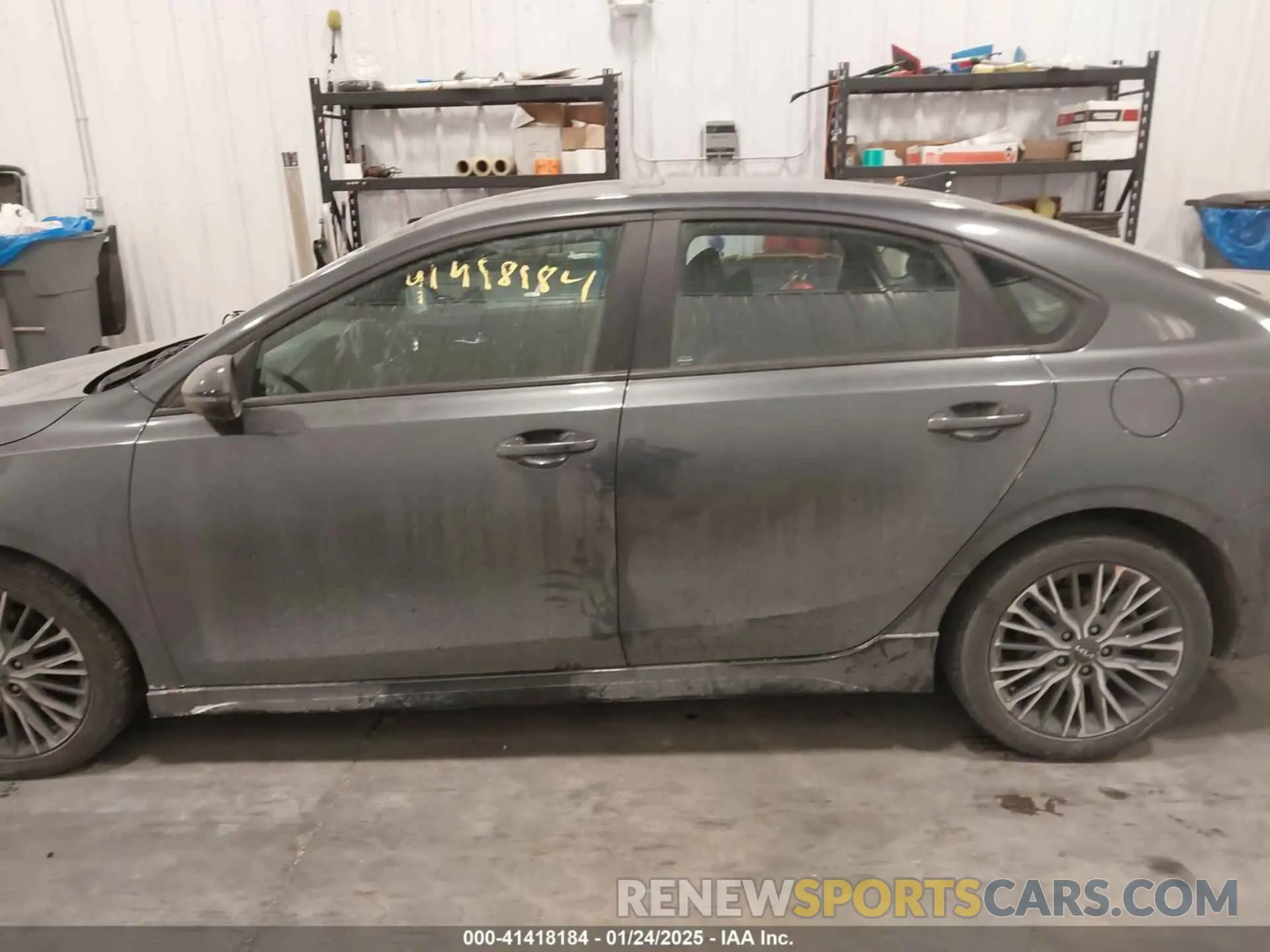 14 Photograph of a damaged car 3KPF54ADXRE738669 KIA FORTE 2024