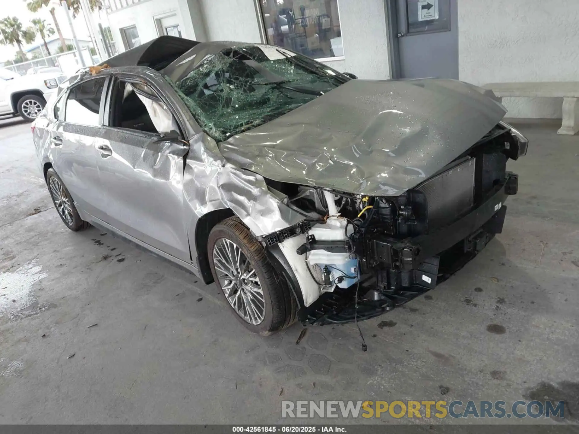 1 Photograph of a damaged car 3KPF54ADXRE816349 KIA FORTE 2024