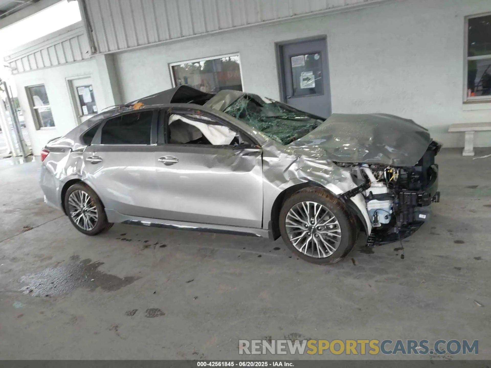 14 Photograph of a damaged car 3KPF54ADXRE816349 KIA FORTE 2024