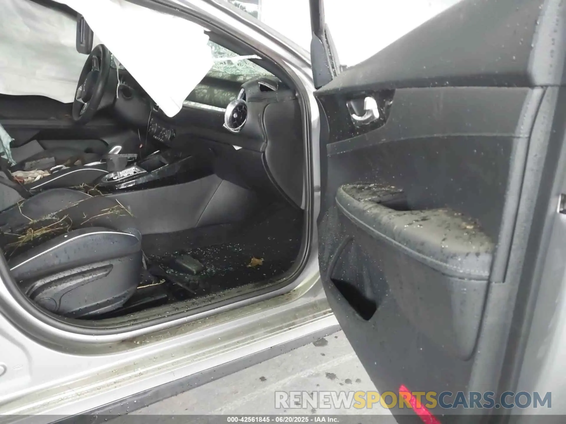 5 Photograph of a damaged car 3KPF54ADXRE816349 KIA FORTE 2024