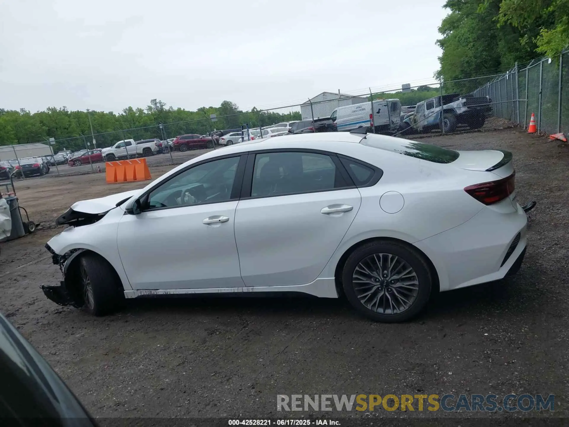 14 Photograph of a damaged car 3KPF54ADXRE816867 KIA FORTE 2024