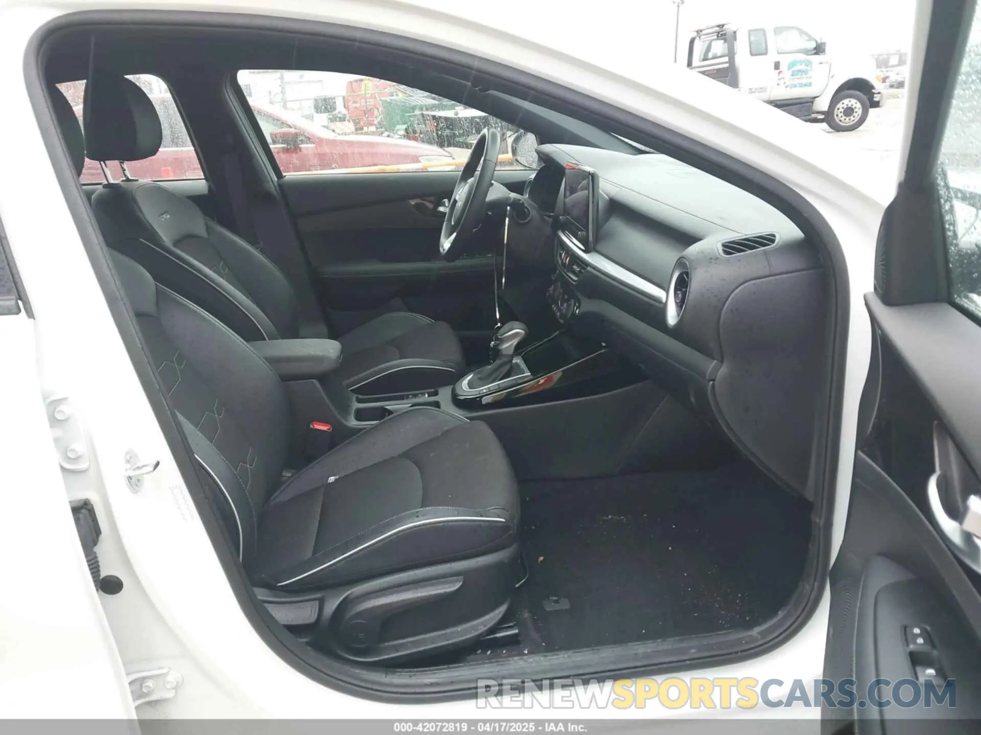 5 Photograph of a damaged car 3KPF54ADXRE829554 KIA FORTE 2024