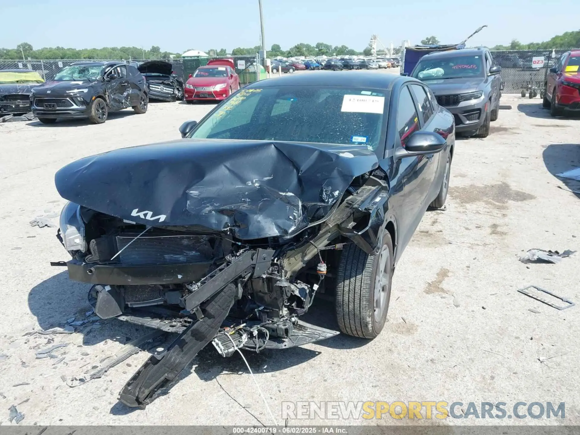 2 Photograph of a damaged car 3KPFT4DE0SE020337 KIA K4 2025